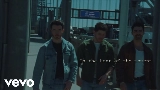 Video küçük resmi Heat Of The Moment