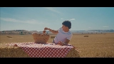 Video küçük resmi LA VIDA ES TAN BONITA
