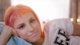 Video küçük resmi Still into You