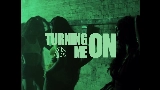 Video küçük resmi Turning Me On